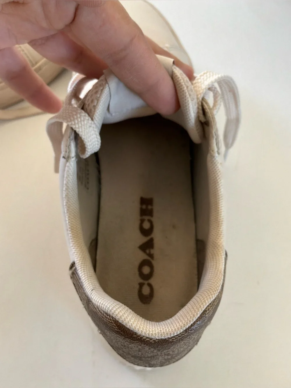 Coach Low Top Leather Sneakers White Signature Heel Women’s Size 8B with Box